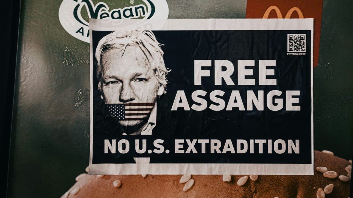 Zakladatel WikiLeaks se roky snažil zabránit svému vydání do USA | foto: Unsplash