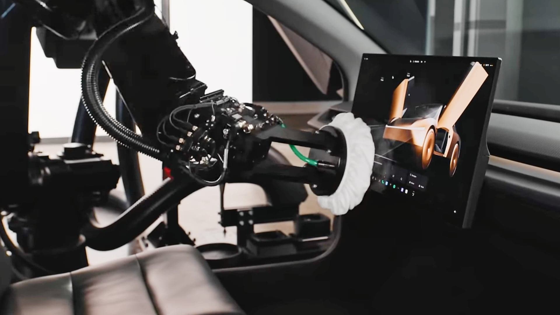 Robot od Tesly na uklízení a čištění Cybercabu | foto: Tesla