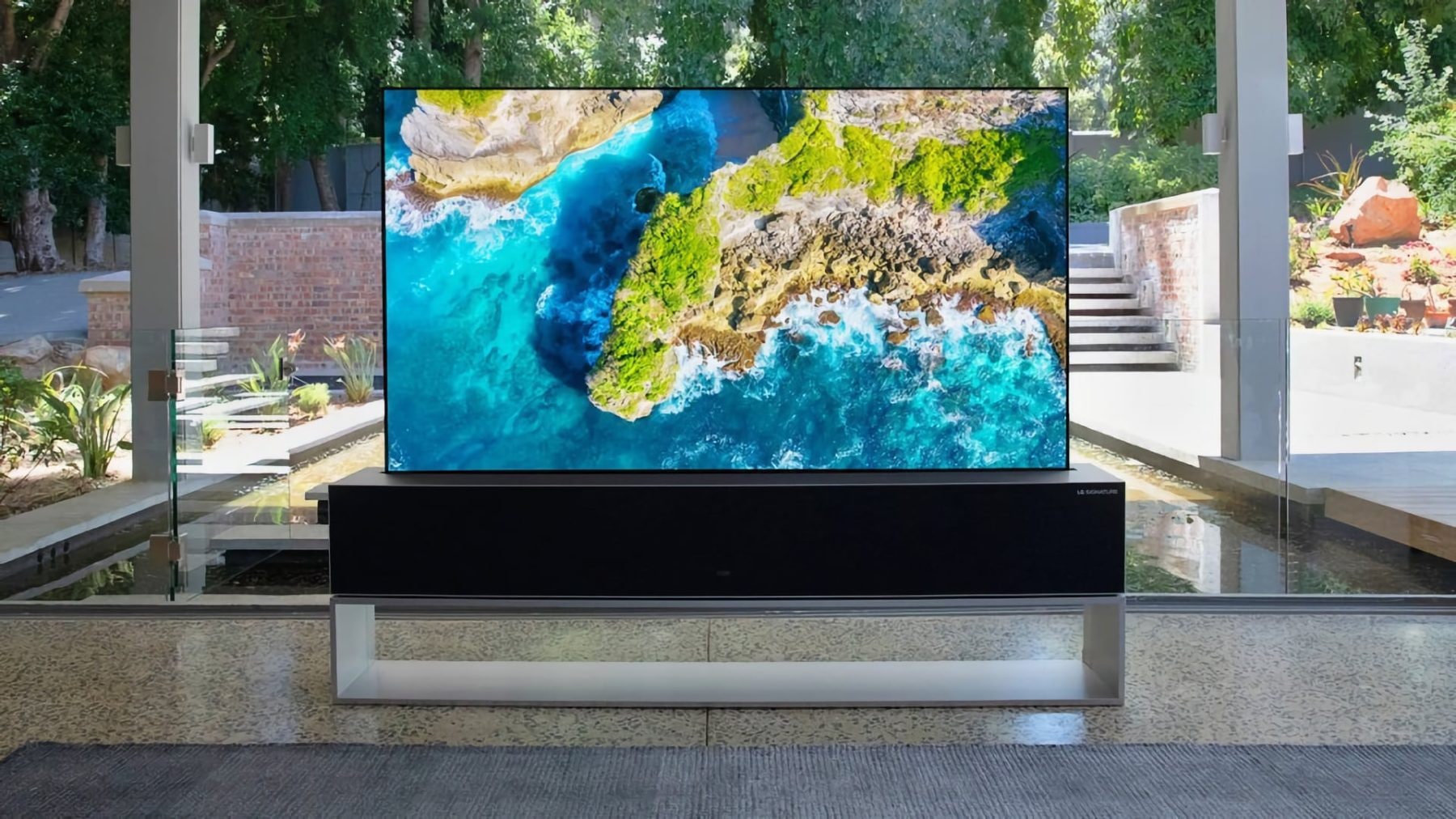 LG Signature OLED TV R | foto: LG