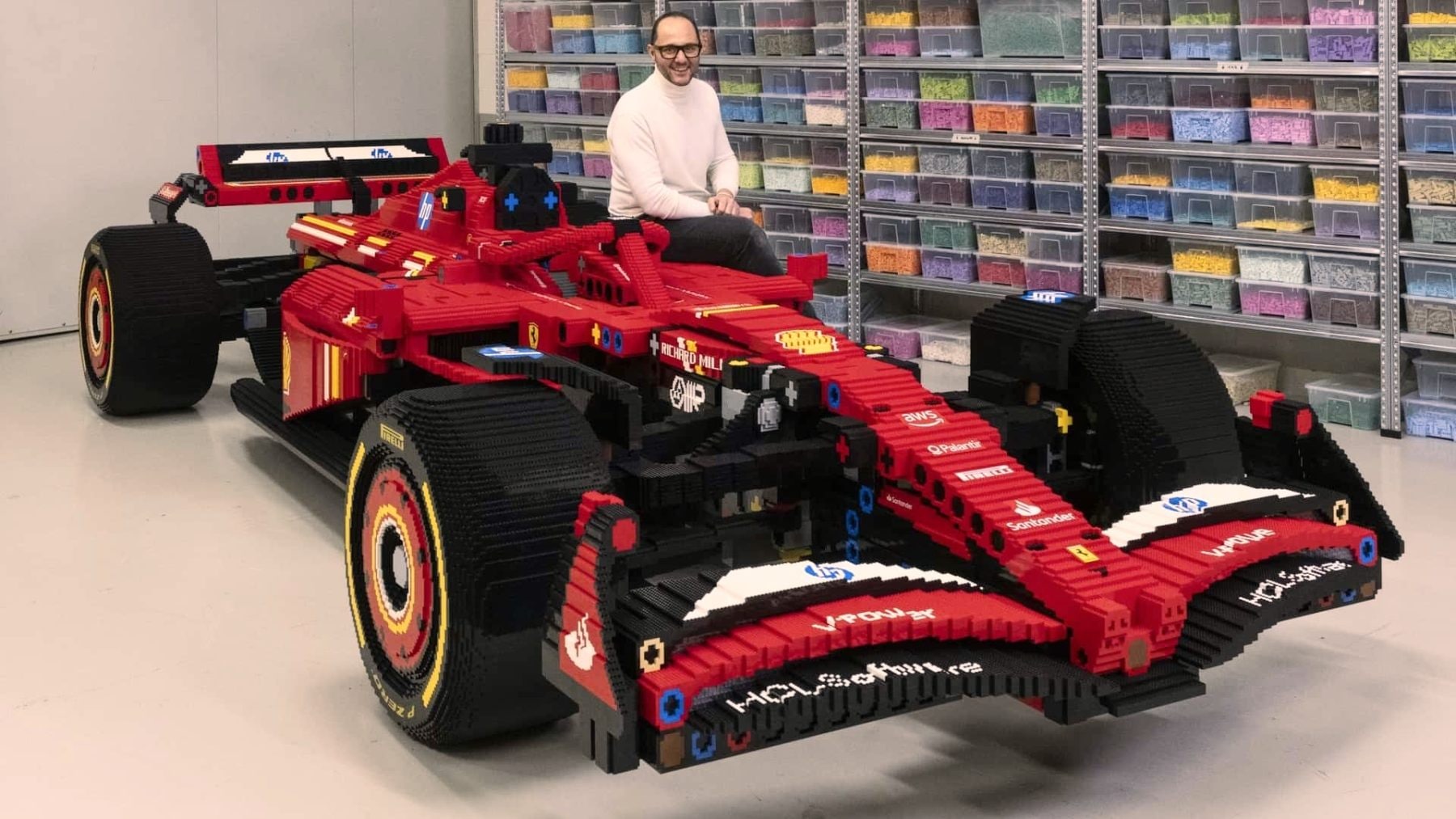 Ferrari SF-24 z kostiček LEGO v reálné velikosti (1:1) | foto: Lego
