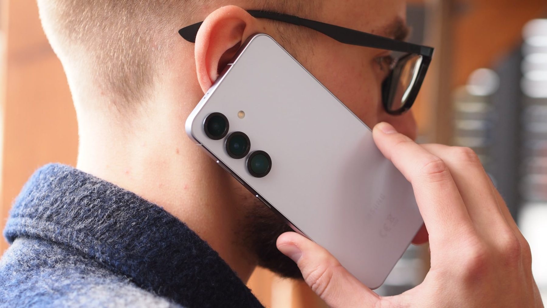 Telefonování s mobilem Samsung Galaxy S25 | Zdroj: Luboš Srb