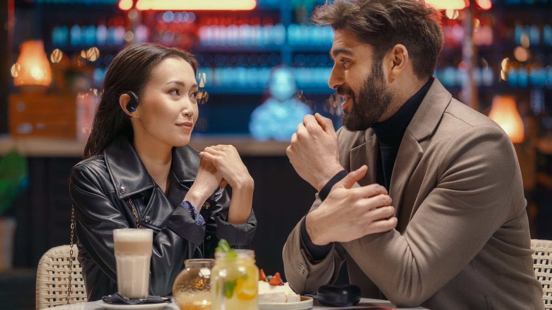 Překladač do sluchátek Vasco Translator E1 | foto: Vasco