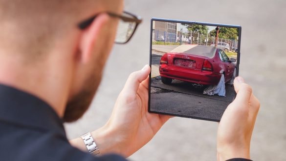 Samsung vyvinul skládací displej bez viditelného ohybu. Zamíří do iPhone Fold?