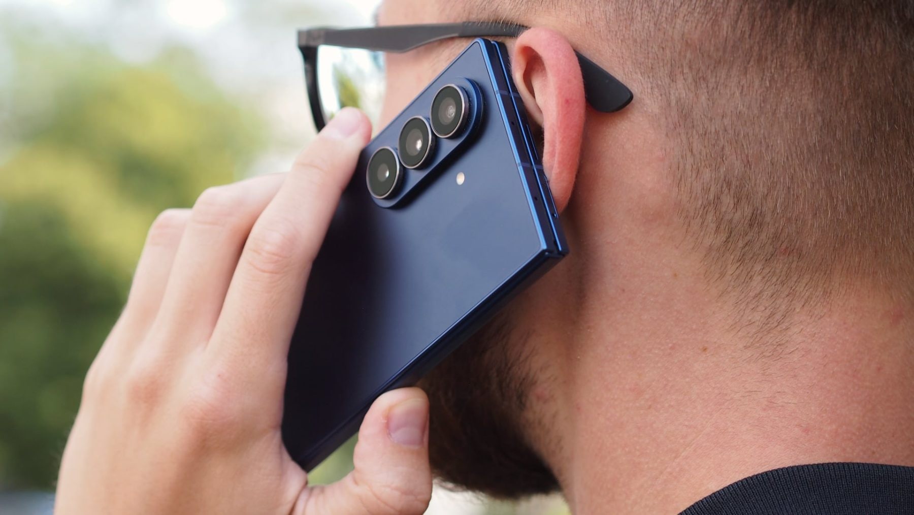 Telefonování s mobilem Samsung Galaxy Z Fold 7 | Zdroj: Luboš Srb