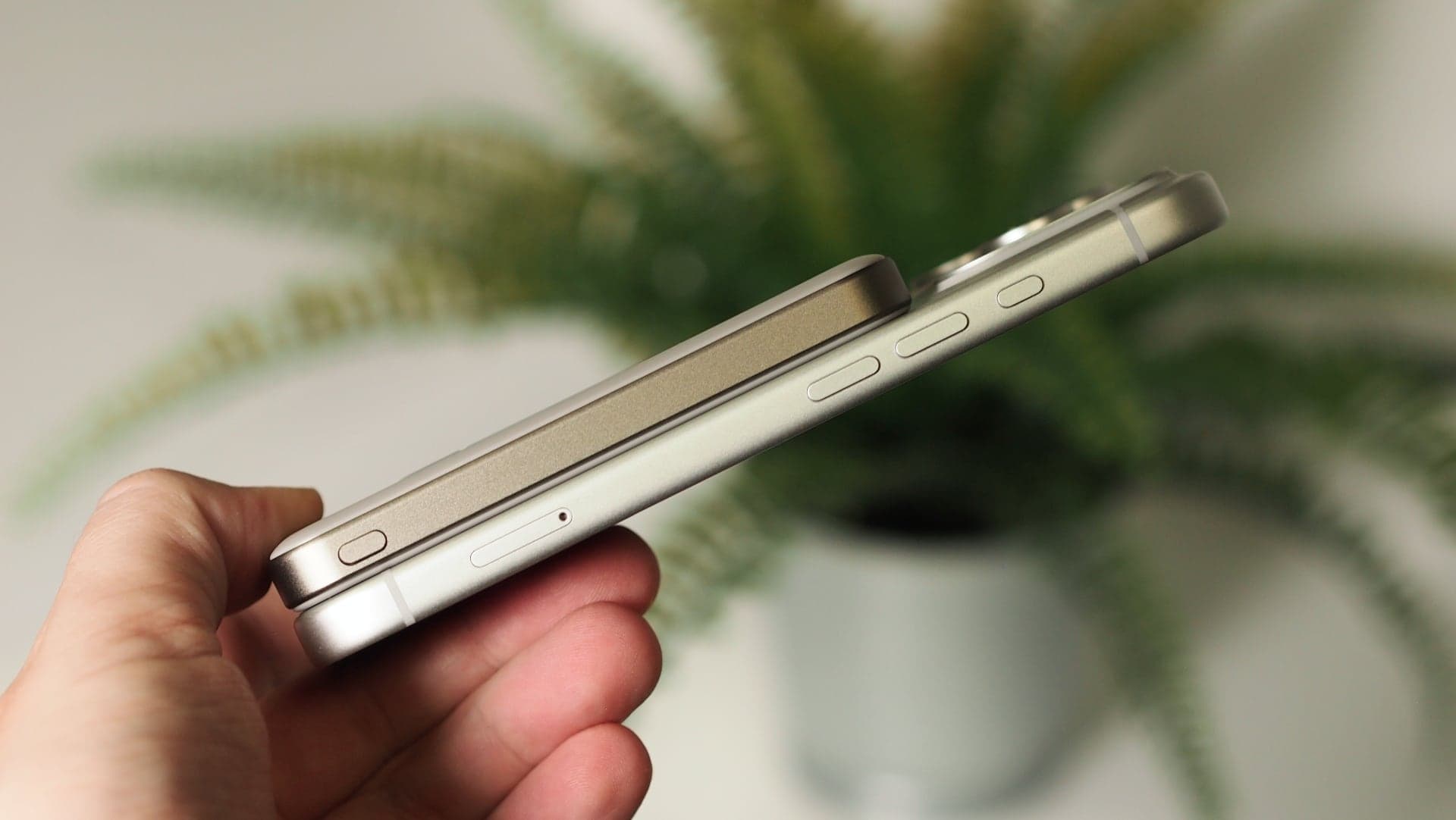 Powerbanka Empower na iPhonu 17 Pro | Zdroj: Luboš Srb