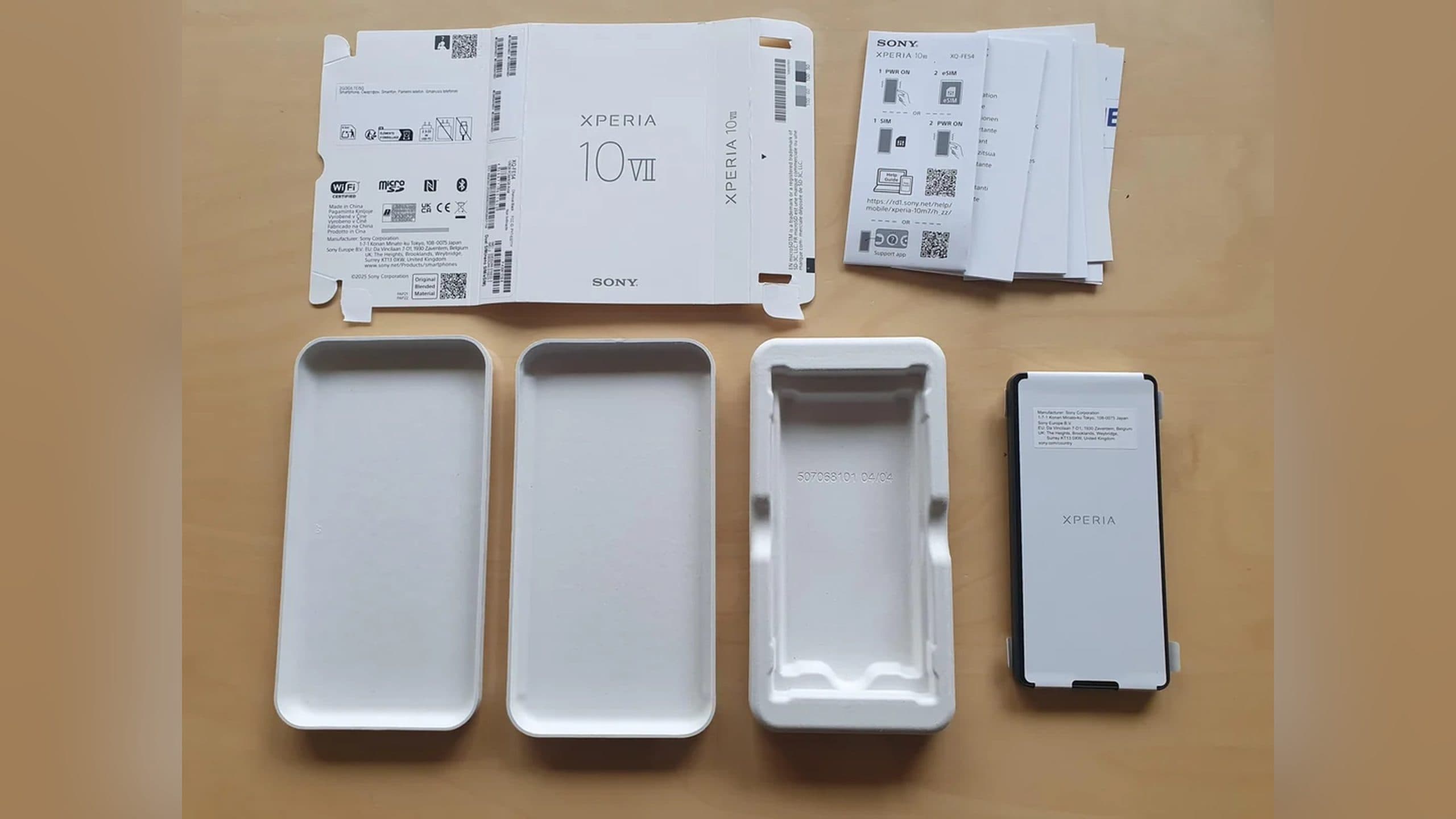 Balení Sony Xperia 10 VII neobsahuje nabíjecí kabel | Zdroj: u/Brick_Fish / Reddit