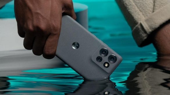 Black Friday sráží ceny Motoroly o tisíce. Novinku s obří baterií koupíte pod 6 tisíc