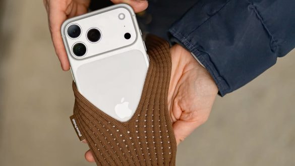 Tohle dokáže snad jen Apple: Ponožku na mobil za 5 tisíc vyprodal během pár dnů