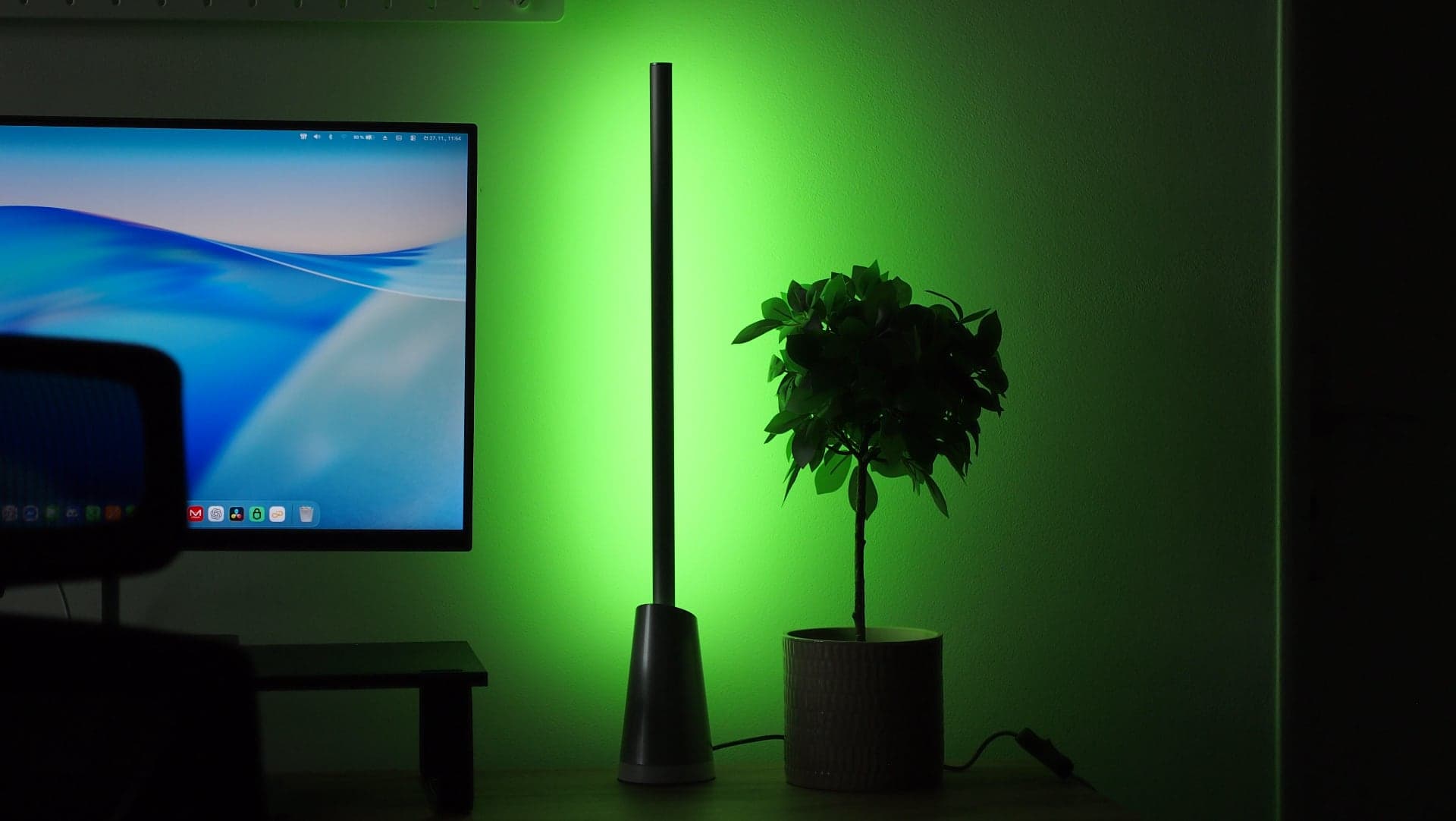 Chytrá LED lampa Livarno z Lidlu, zelené světlo | Zdroj: Luboš Srb