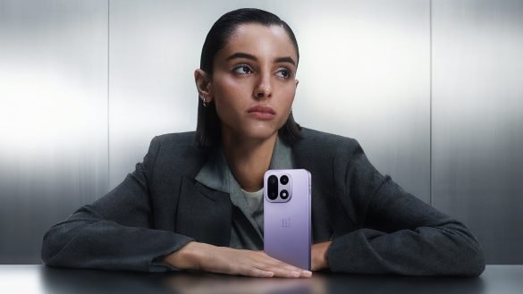 Extrémní výdrž, rychlé nabíjení a dárek za 7 tisíc. OnePlus 15 dorazil do Česka