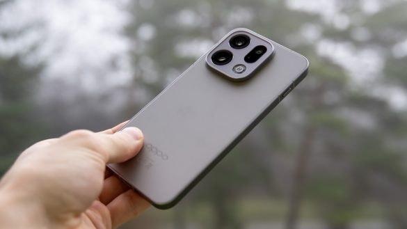 V Česku se začal prodávat špičkový fotomobil. Je lepší a levnější než konkurence