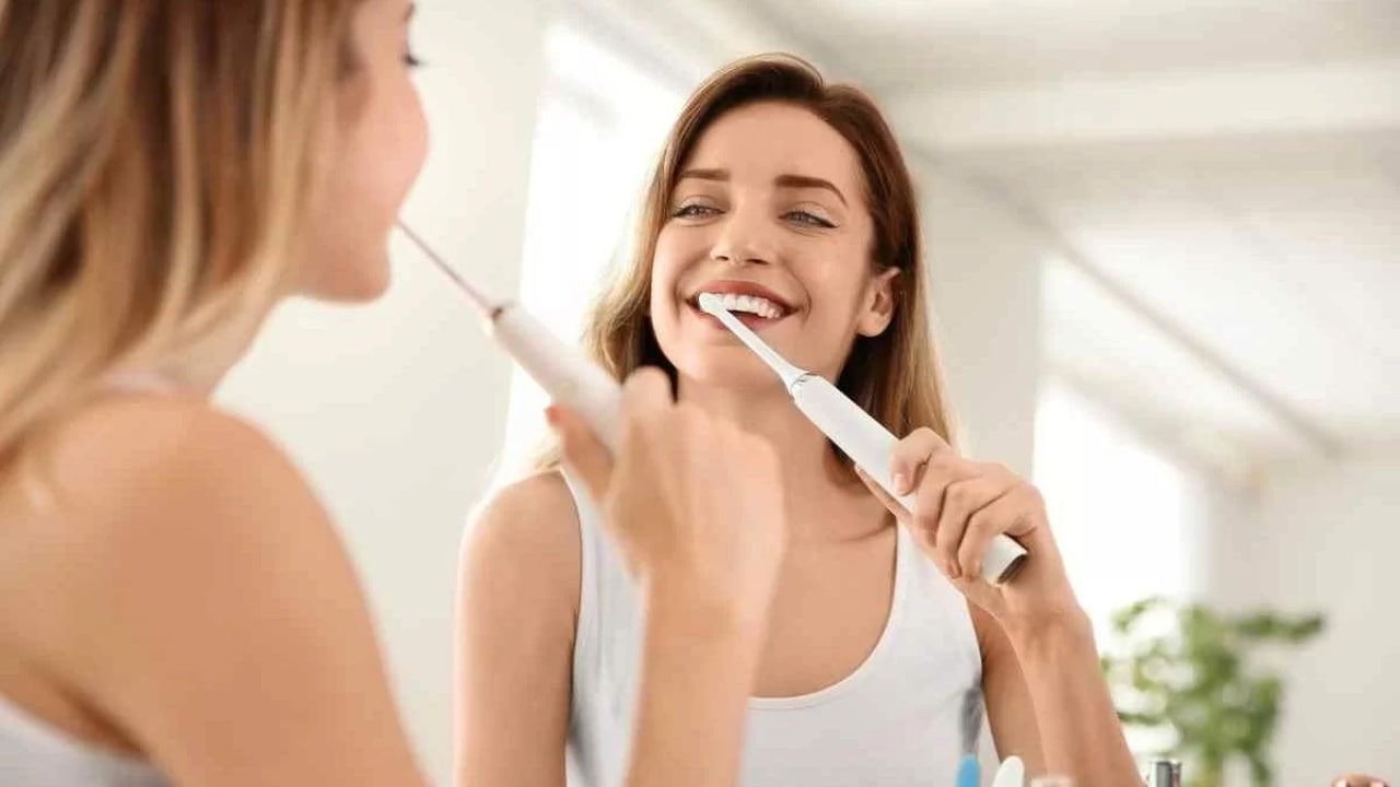 Elektrický zubní kartáček | Zdroj: Beyond Infinity Dental