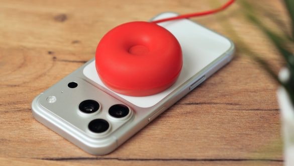 Originální, ale nepraktická. Otestoval jsem nejdivnější nabíječku na světě