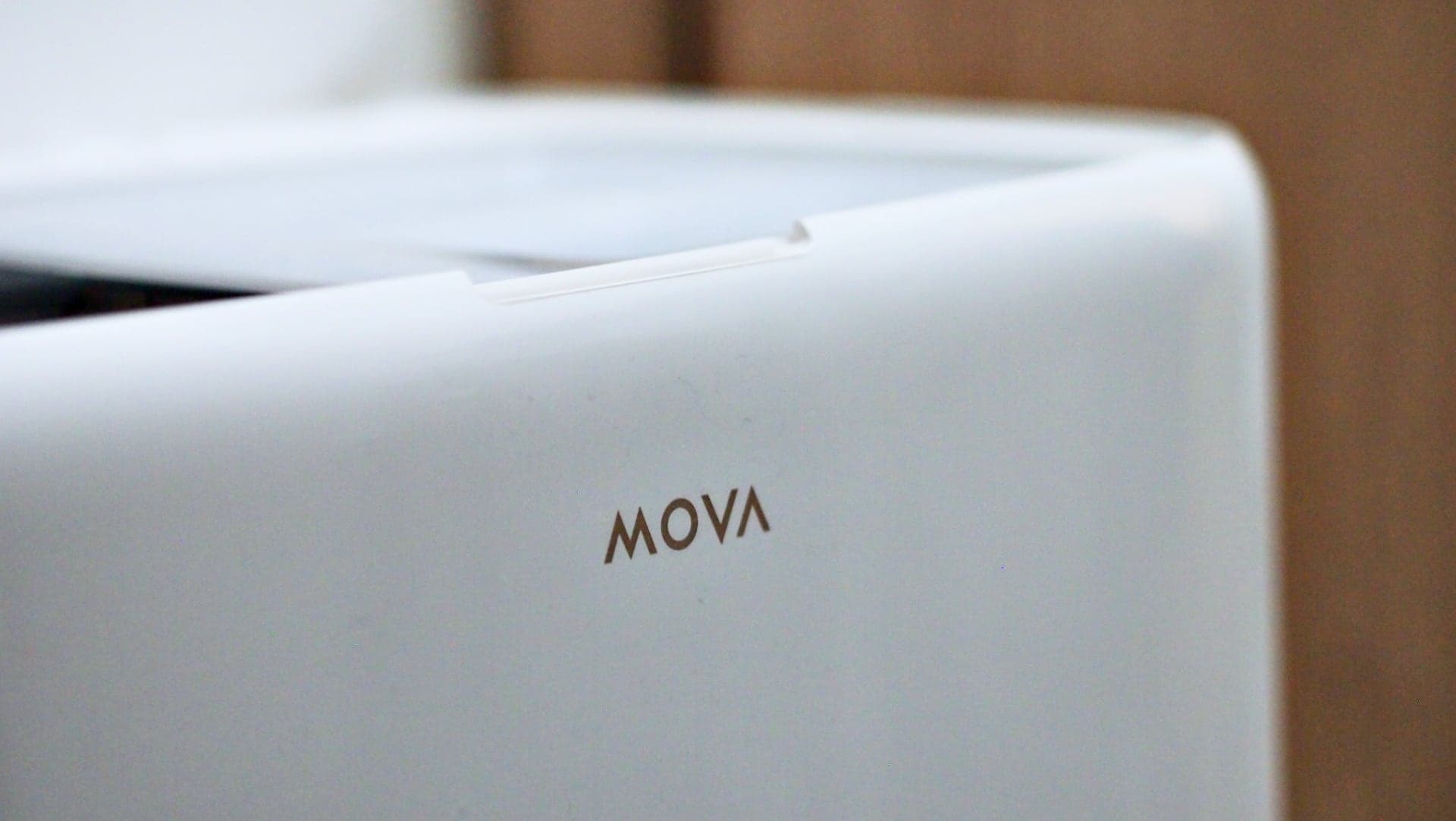 Mova V50 Ultra, logo | Zdroj: Luboš Srb