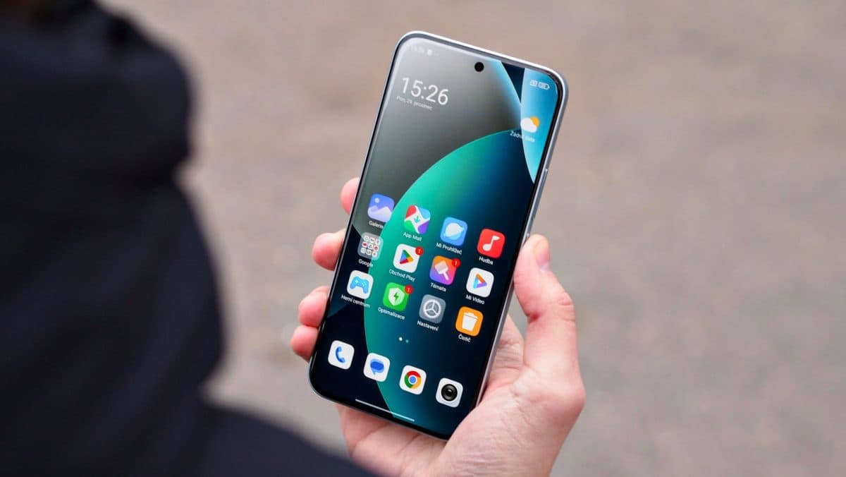 Redmi Note 15 Pro+ v ruce | Zdroj: Luboš Srb