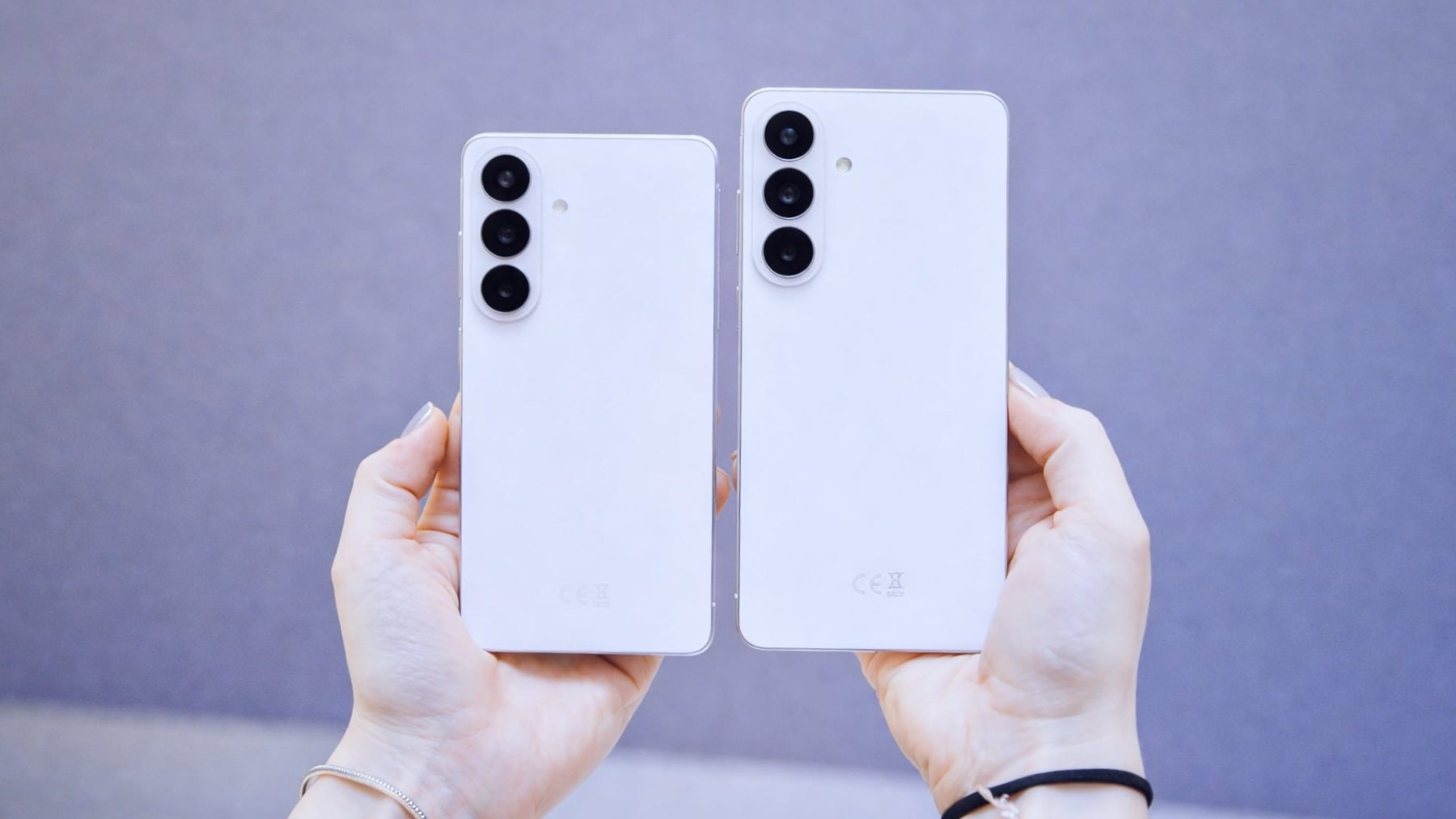 Samsung Galaxy S26 a S26+ v ruce | Zdroj: Luboš Srb