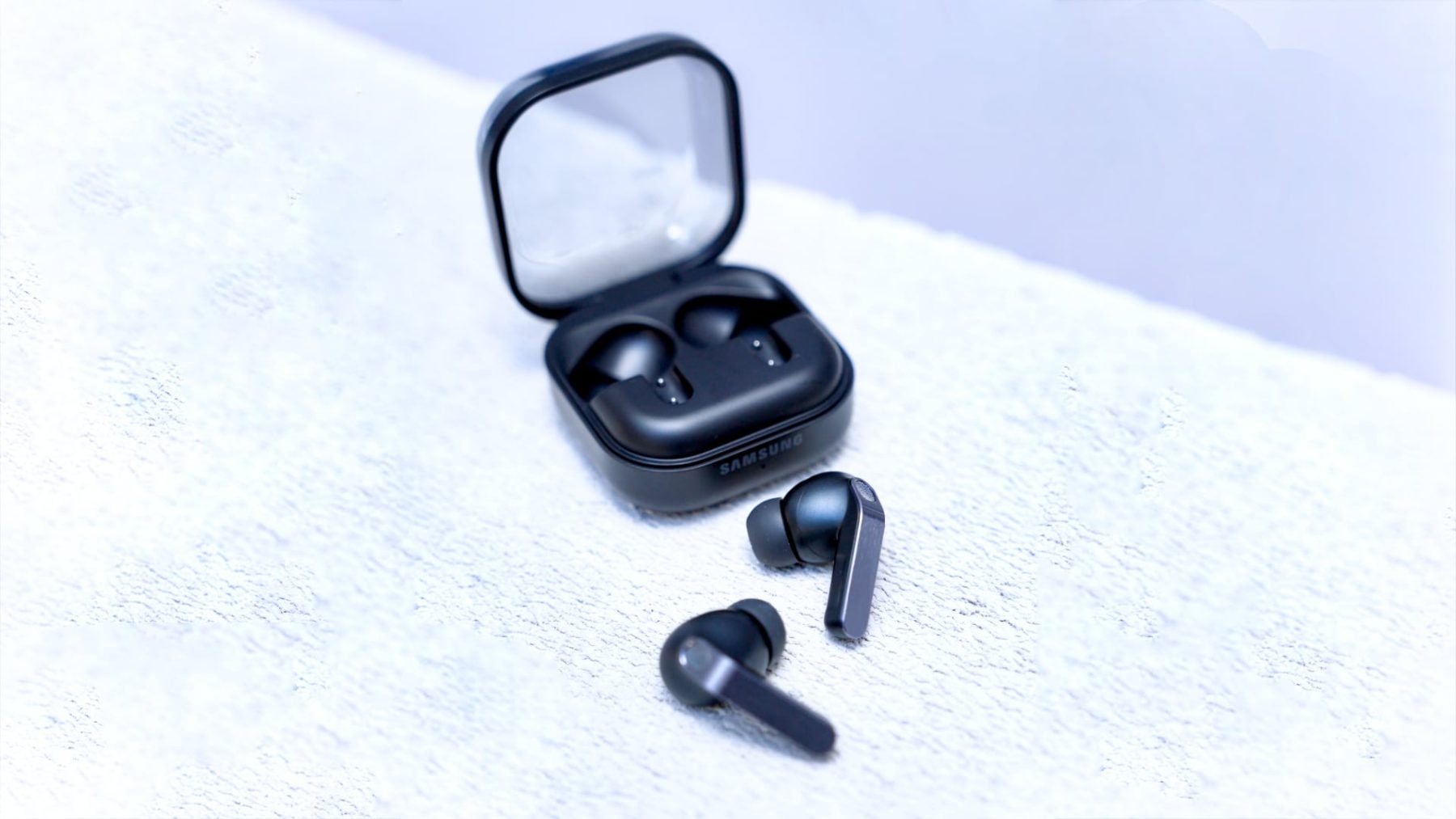 Samsung Galaxy Buds 4 Pro naživo | Zdroj: Luboš Srb