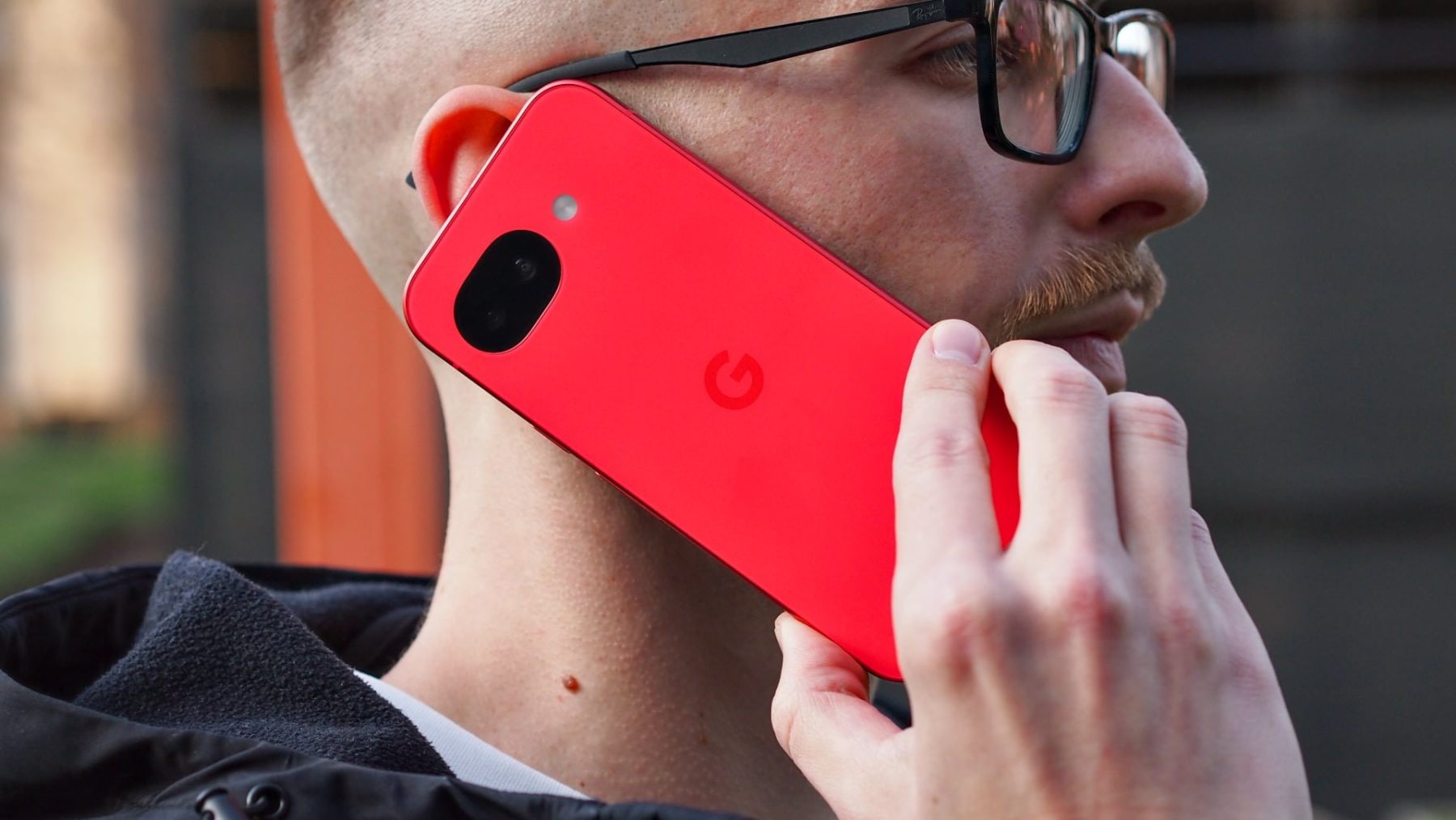Telefonování s mobilem Google Pixel 10a | Zdroj: Luboš Srb