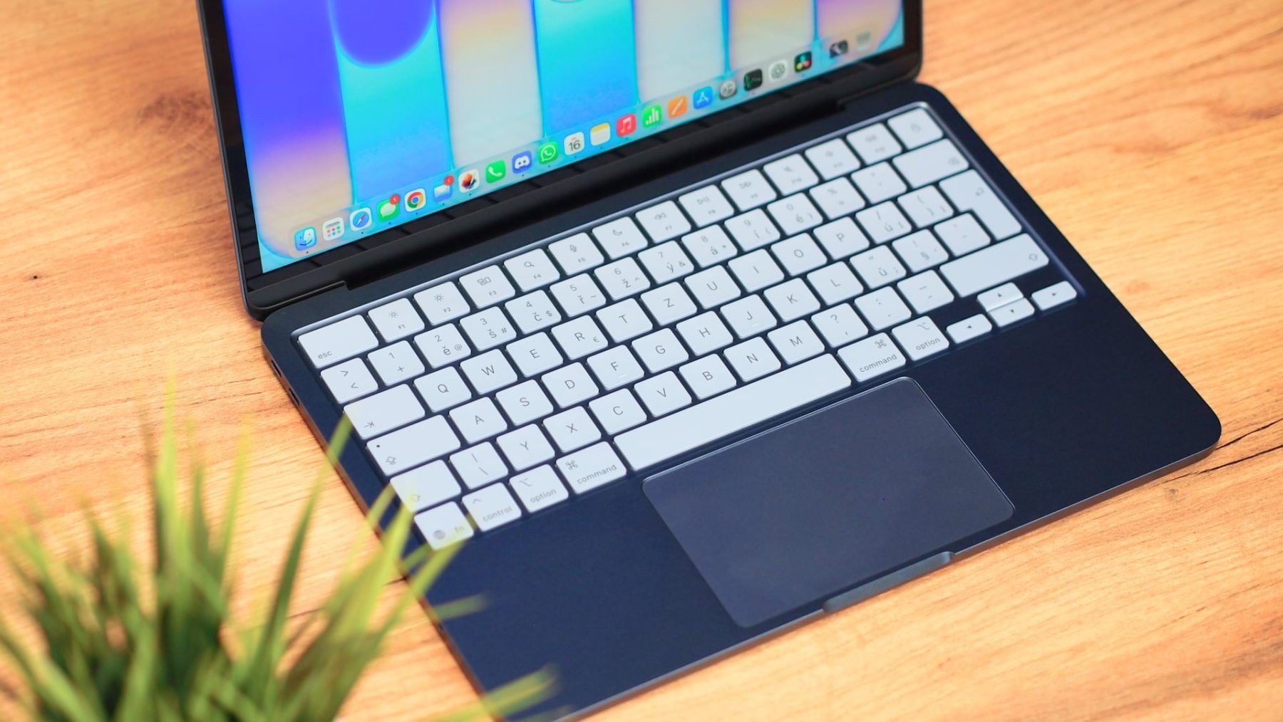 MacBook Neo, klávesnice | Zdroj: Luboš Srb