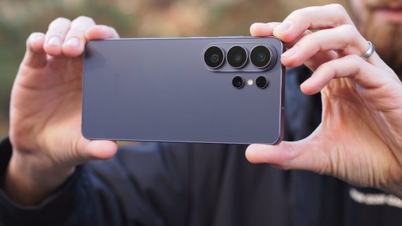 Cestování s Galaxy: Jak vám služba Samsung Care+ může pomoct při letní dovolené?