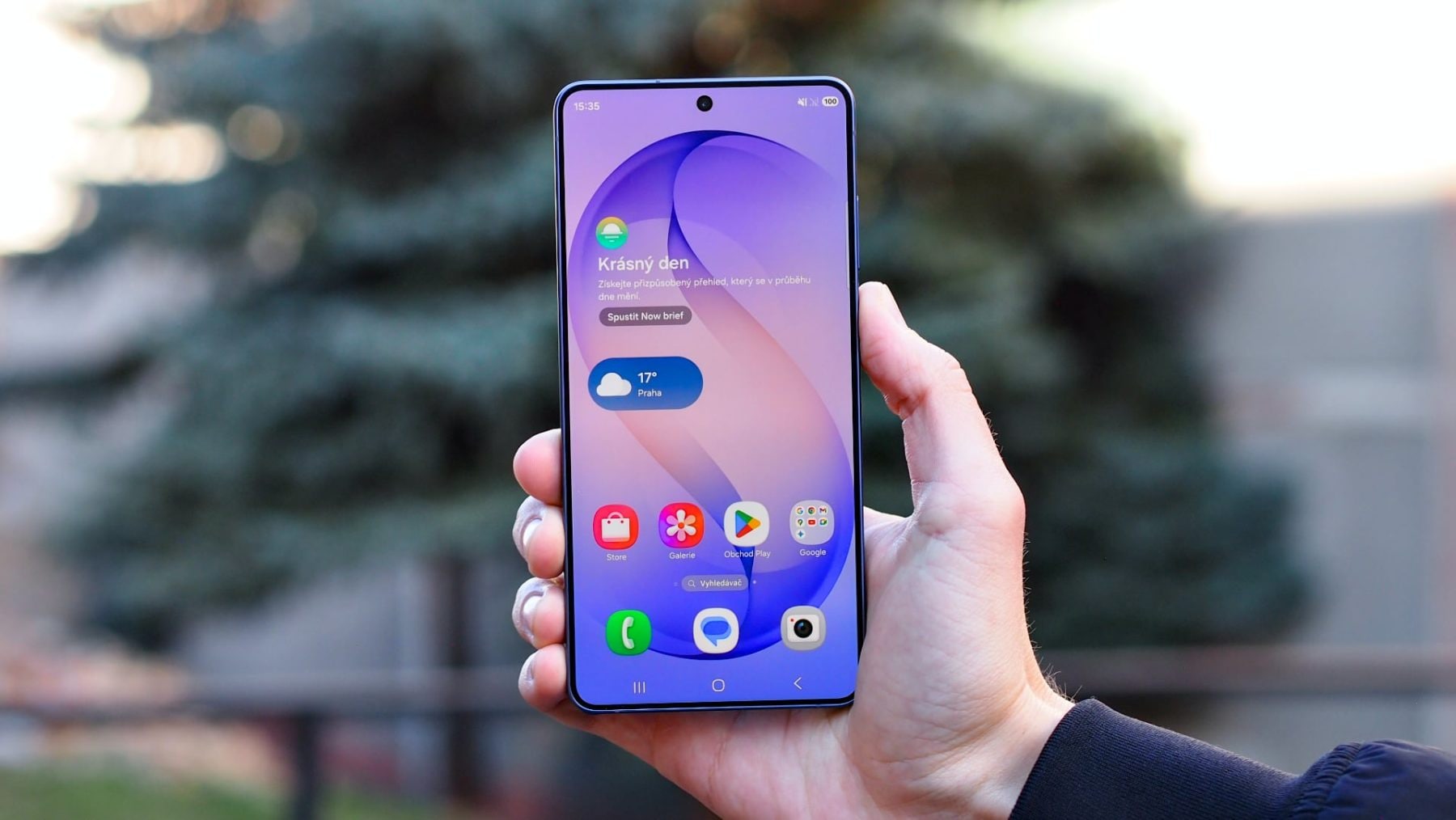 Samsung Galaxy S26 Ultra v ruce | Zdroj: Luboš Srb