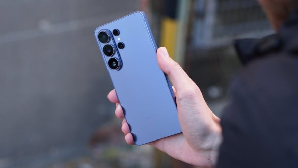 Pět minut s vaším telefonem stačí. Jaká jsou rizika na služebních cestách?