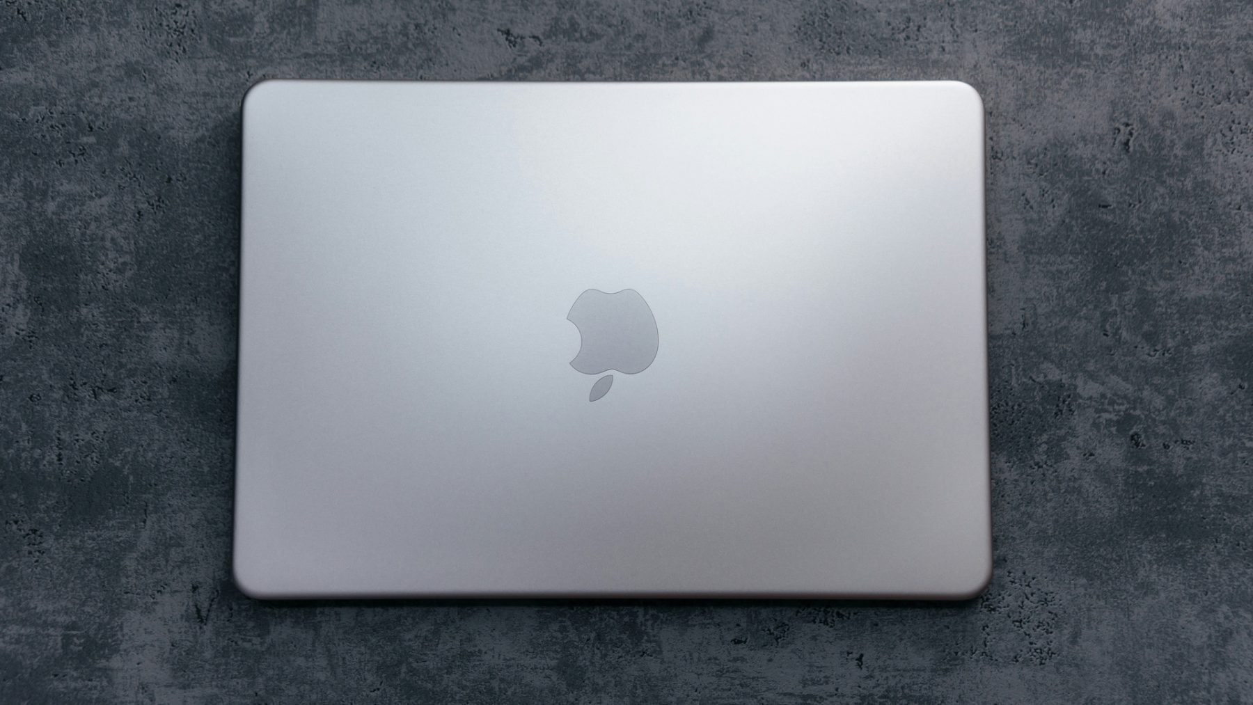 MacBook Neo, stříbrný | Zdroj: Apple