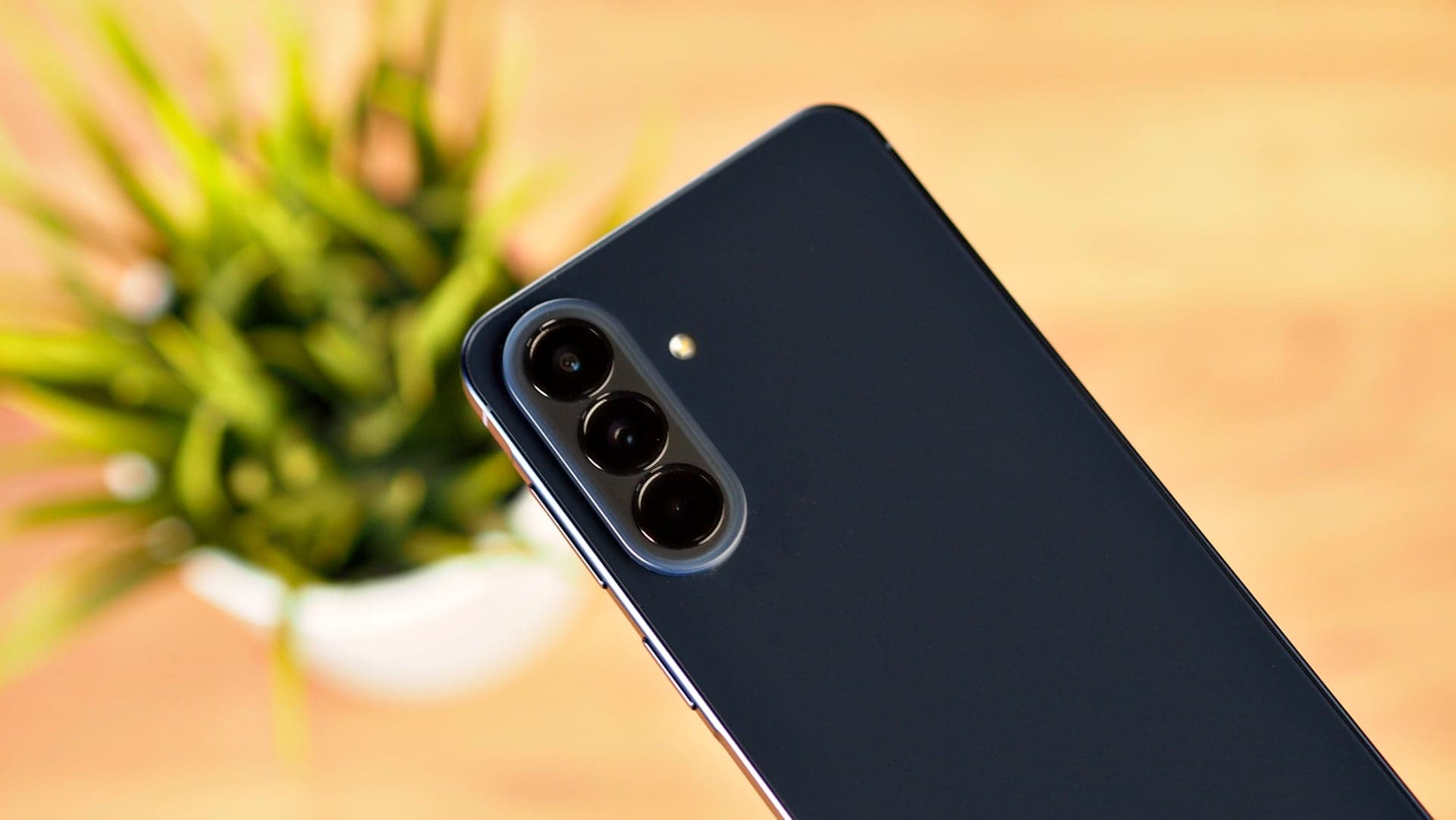 Samsung Galaxy A57, detail fotoaparátu | Zdroj: Luboš Srb