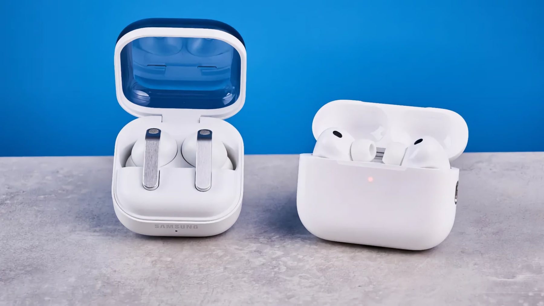 Samsung Galaxy Buds 4 Pro vs Apple AirPods Pro 3 | Zdroj: Tom's Guide
