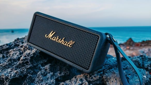 Skvělá sluchátka Samsung jsou za polovic. Nejlevnější je teď i stylový reprák Marshall