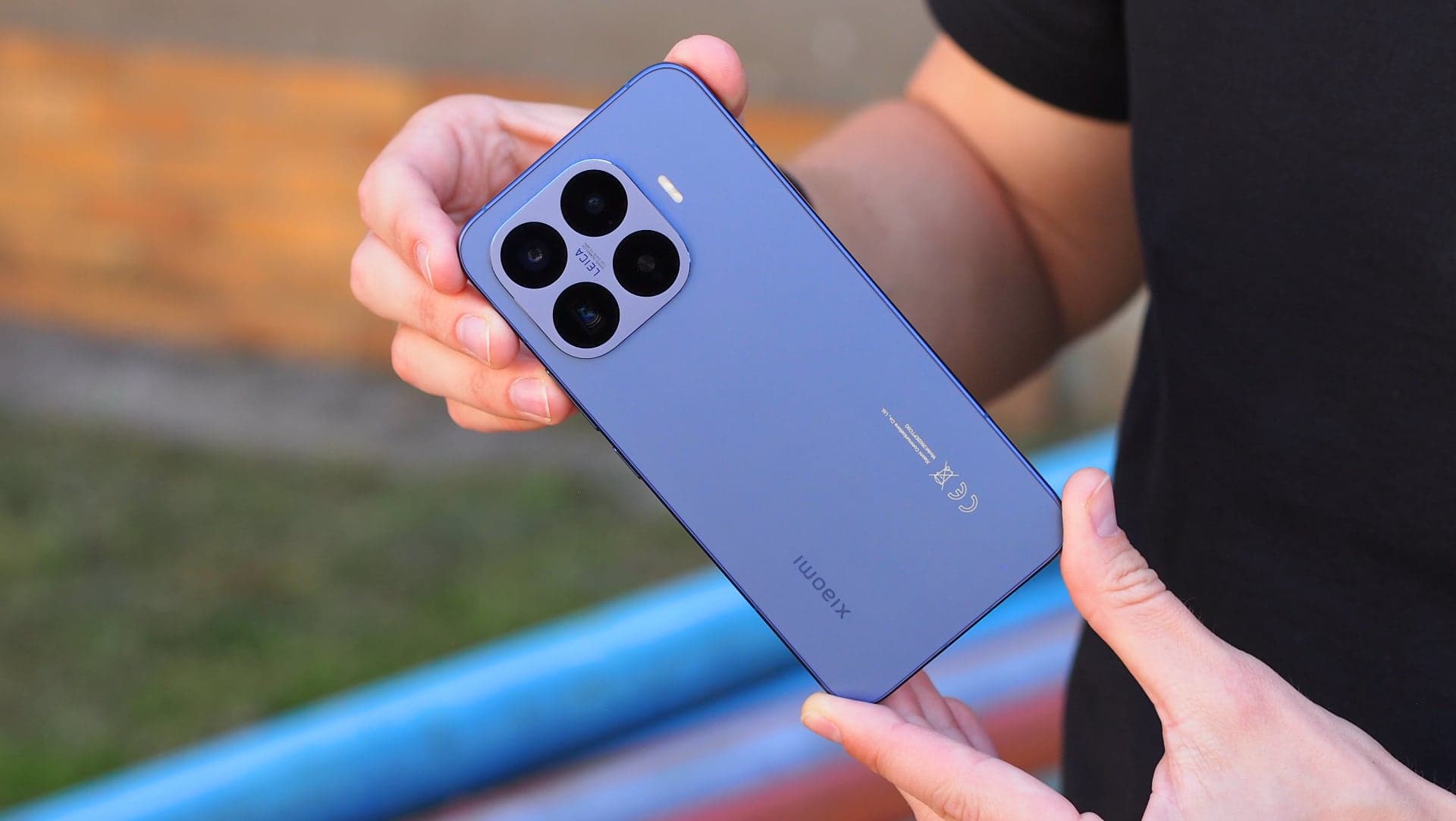 Xiaomi 17T Pro v ruce | Zdroj: Luboš Srb