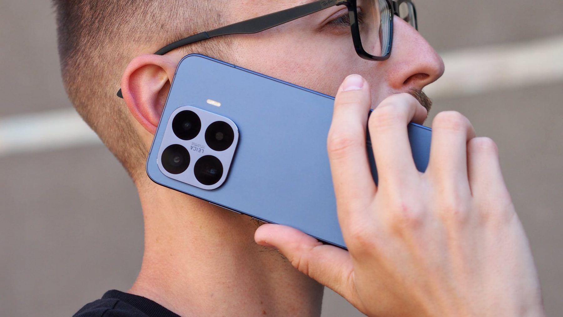 Telefonování s mobilem Xiaomi 17T Pro | Zdroj: Luboš Srb