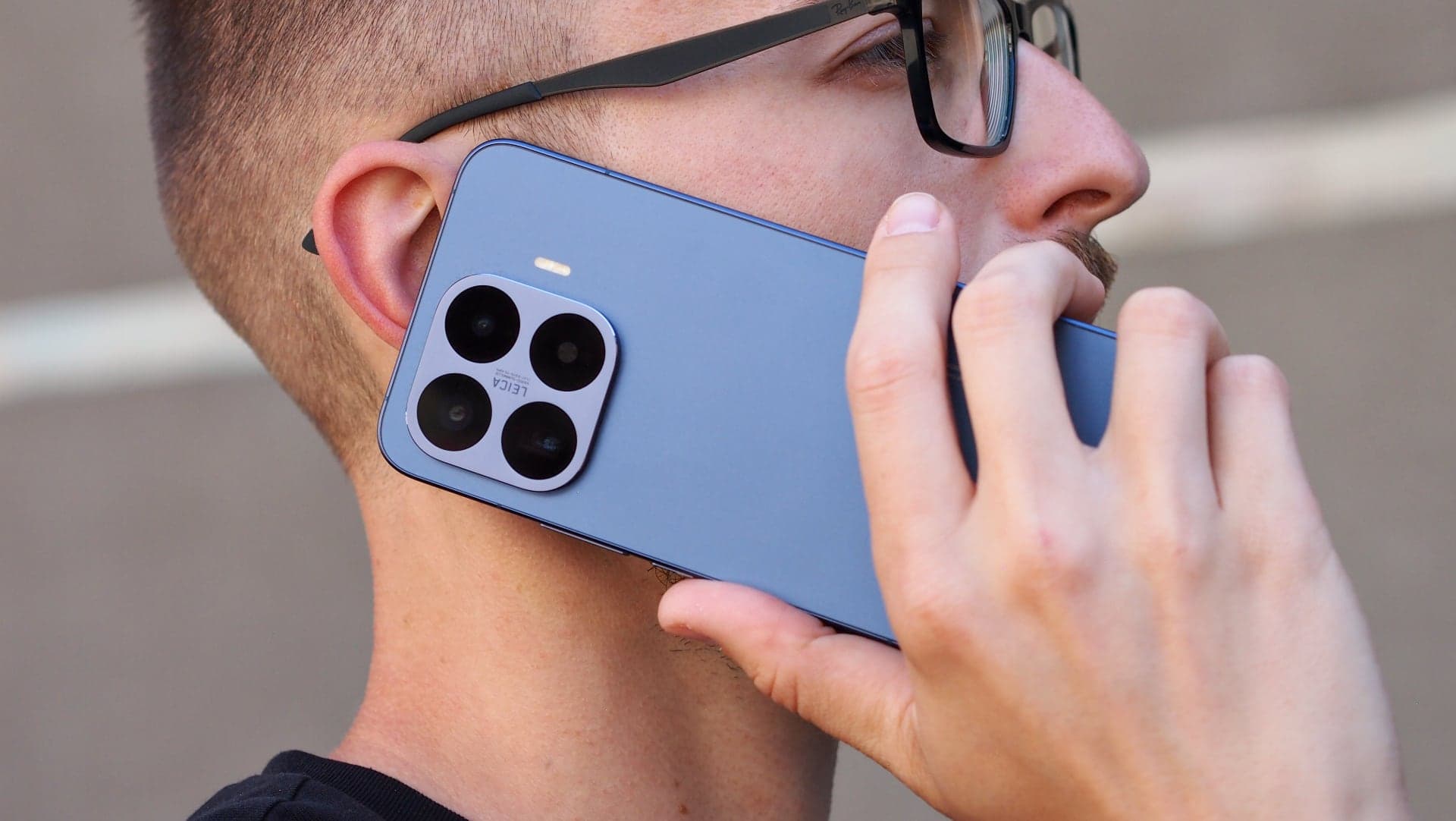 Telefonování s mobilem Xiaomi 17T Pro | Zdroj: Luboš Srb