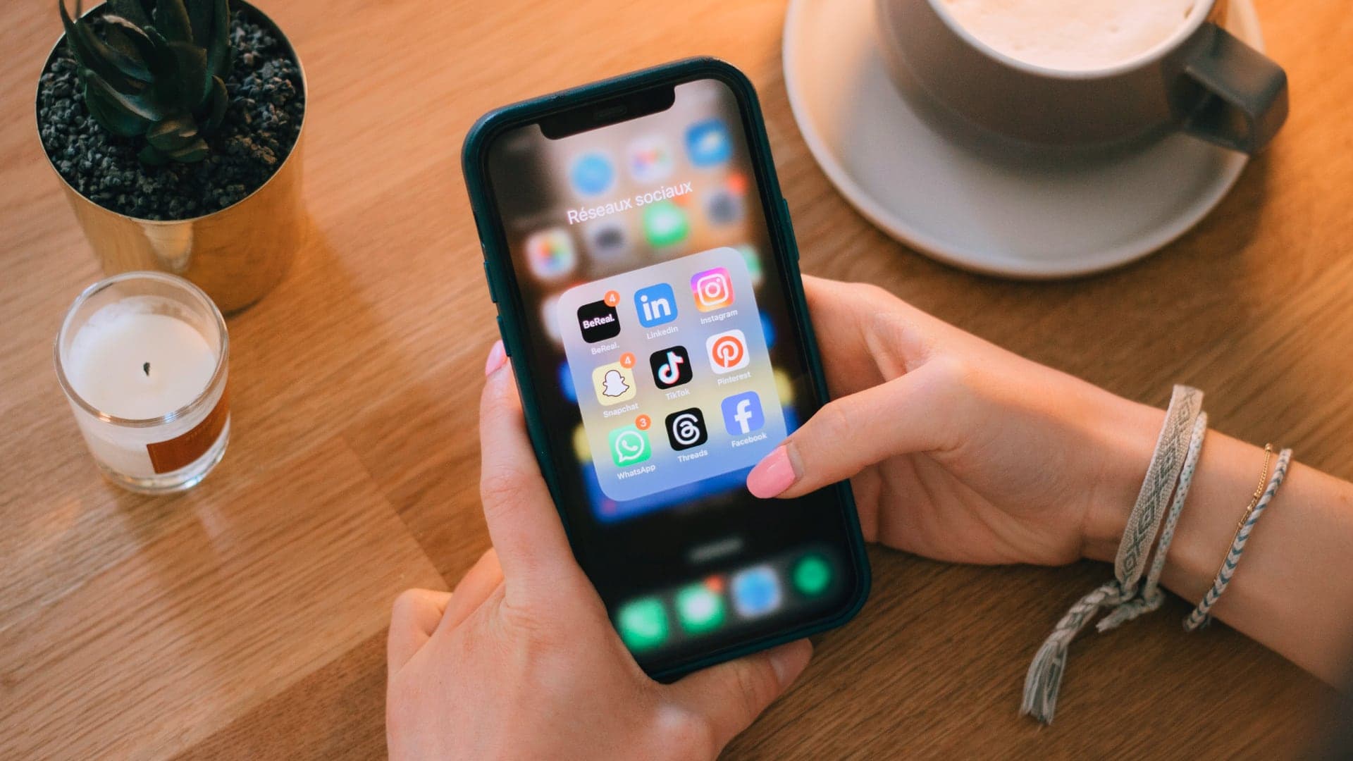 Sociální sítě na iPhonu | Zdroj: Unsplash