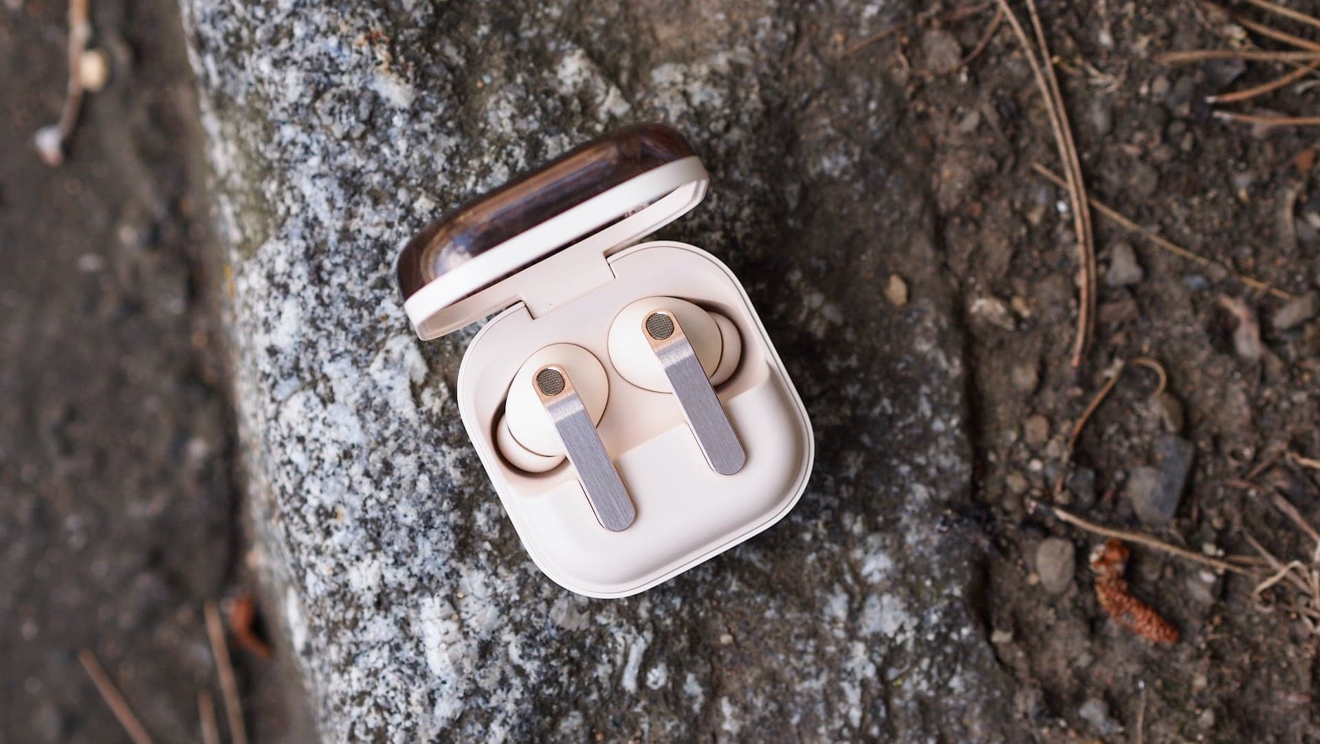 Samsung Galaxy Buds 4 Pro, krabička | Zdroj: Luboš Srb