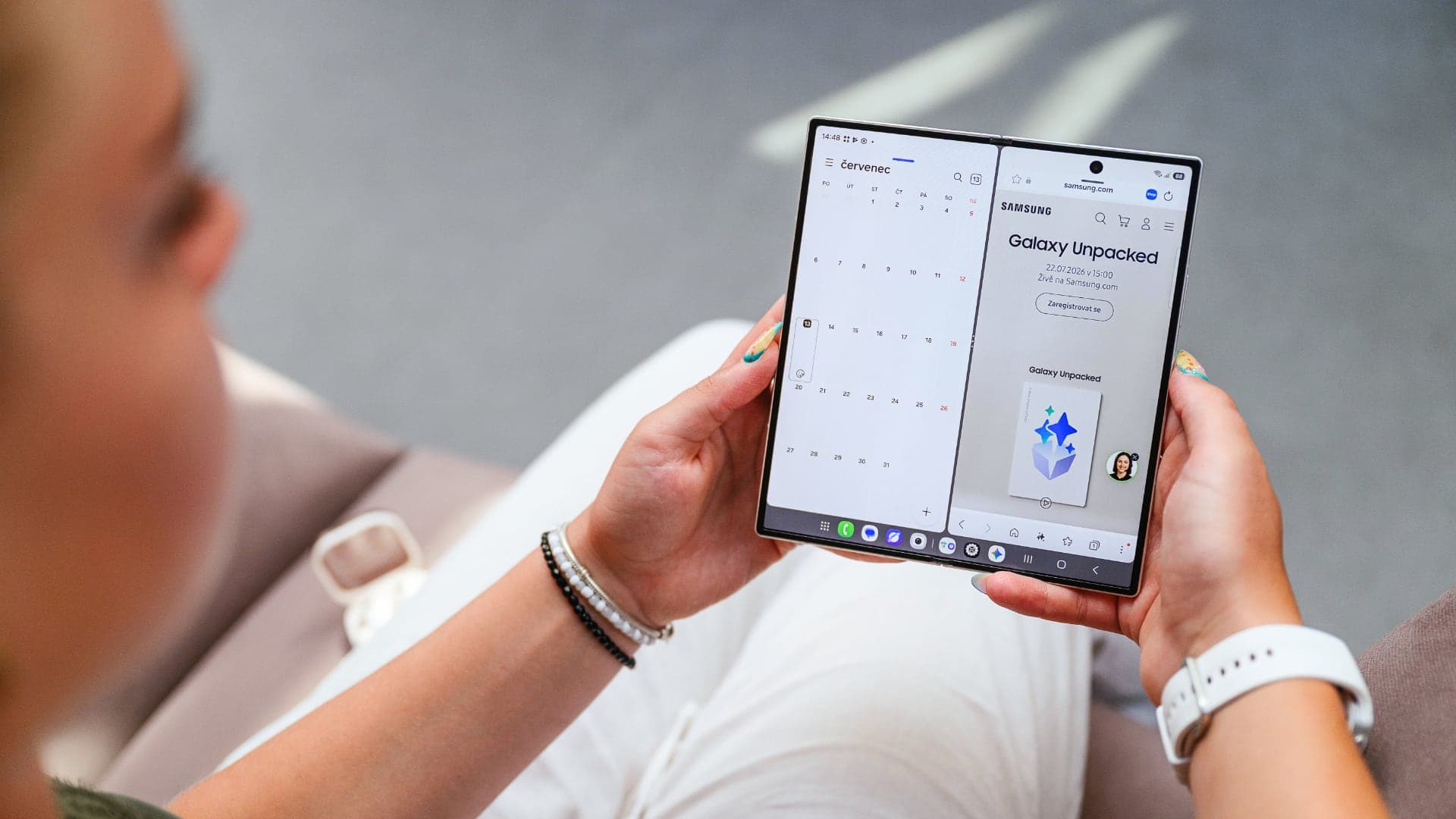 Samsung Galaxy Z Fold 8 Ultra v ruce | Zdroj: Samsung