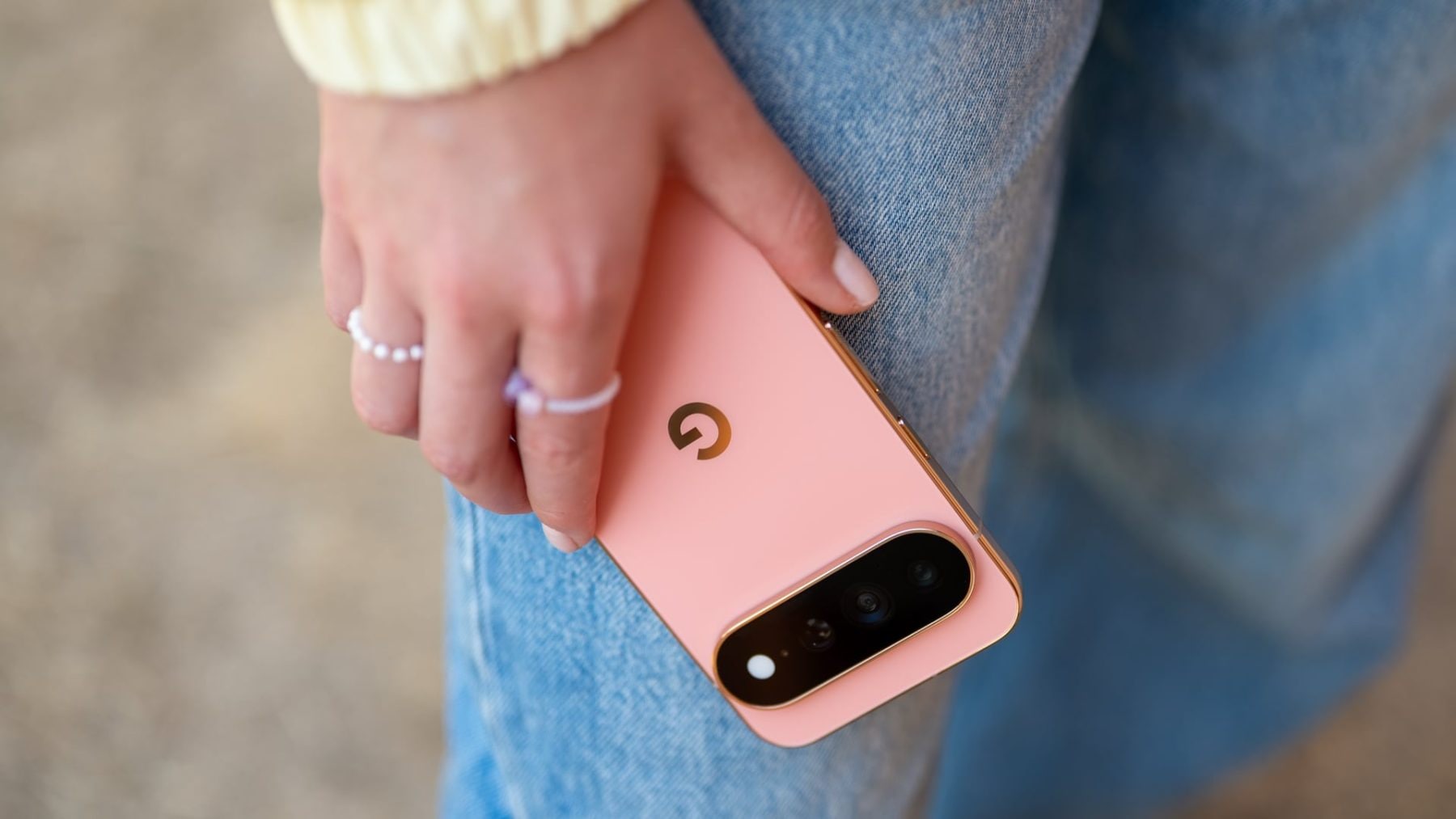 Google Pixel 11 v ruce | Zdroj: Mobil Pohotovost