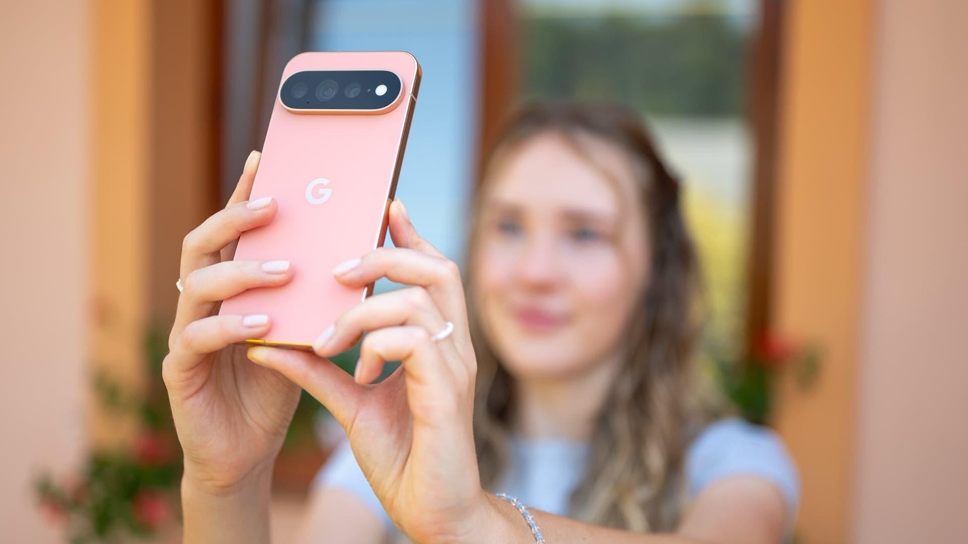 Focení selfie s telefonem Google Pixel 11 Pro | Zdroj: Mobil Pohotovost