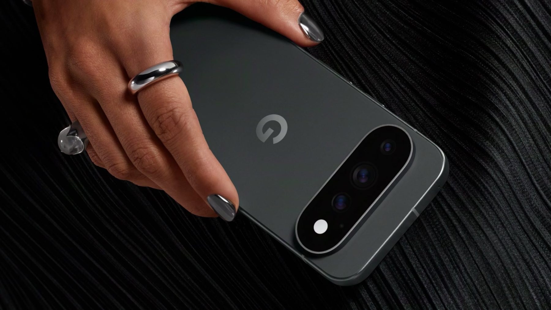Google Pixel 11 Pro, černý | Zdroj: Google