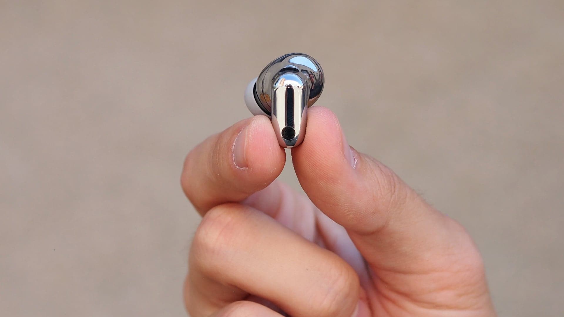Huawei FreeBuds Neo | Zdroj: Luboš Srb