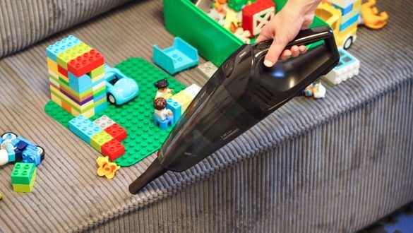 Recenze ručního vysavače z Lidlu: Stojí 499 Kč a nabíjí se přes USB-C jako mobil