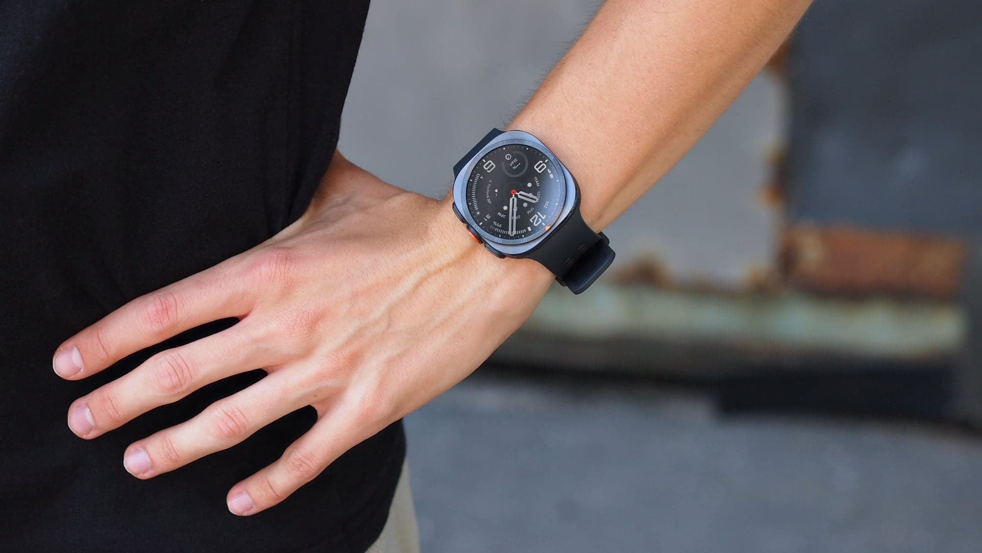 Samsung Galaxy Watch Ultra 2 na ruce | Zdroj: Luboš Srb