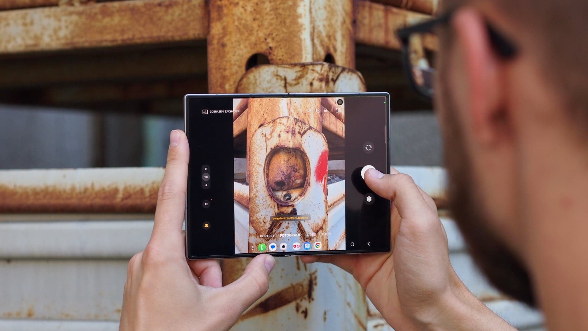 Focení s mobilem Samsung Galaxy Z Fold 8 | Zdroj: Luboš Srb