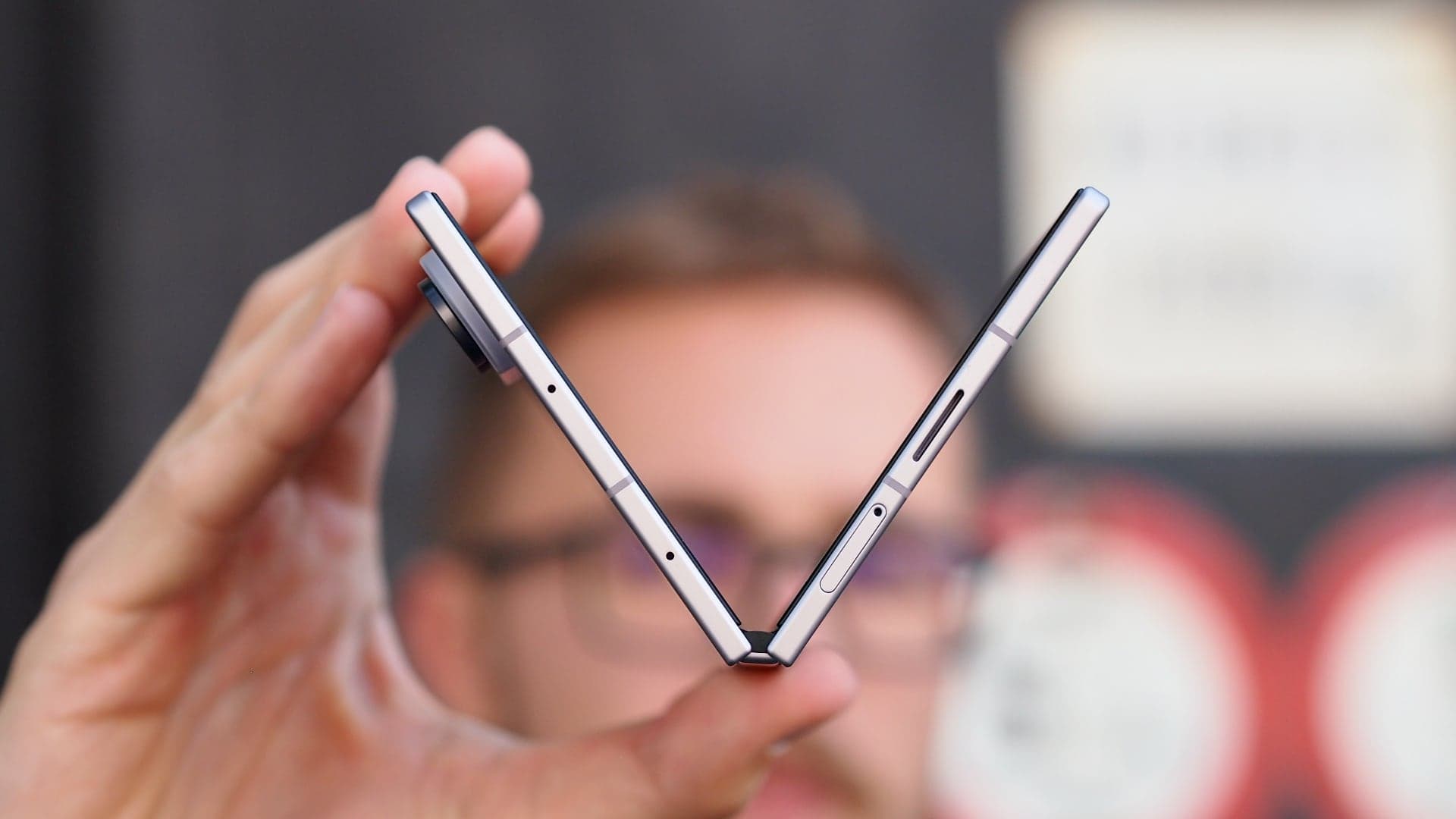 Samsung Galaxy Z Fold 8, detail skládacího mechanismu | Zdroj: Luboš Srb