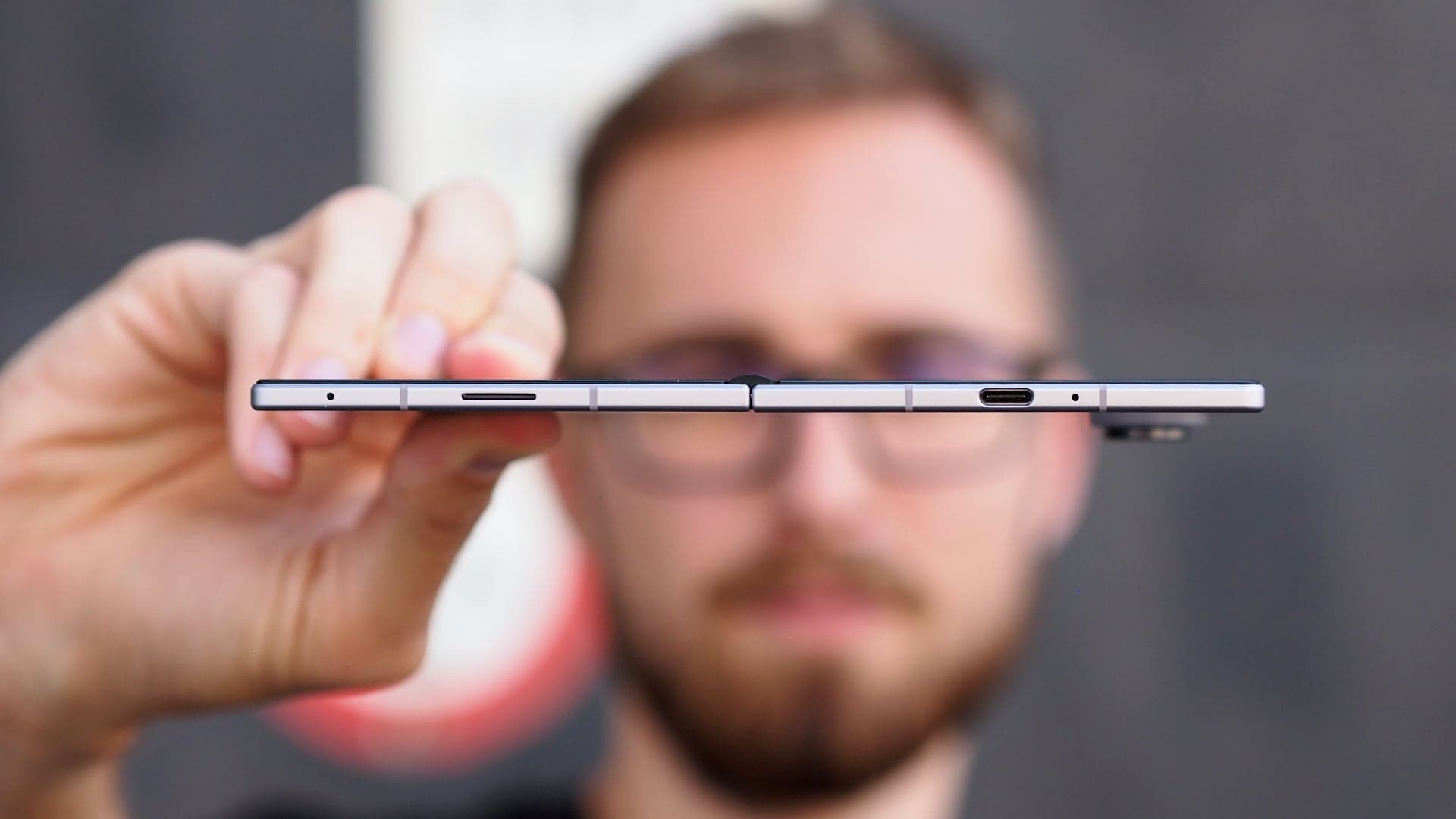 Samsung Galaxy Z Fold 8, tenkost mobilu | Zdroj: Luboš Srb