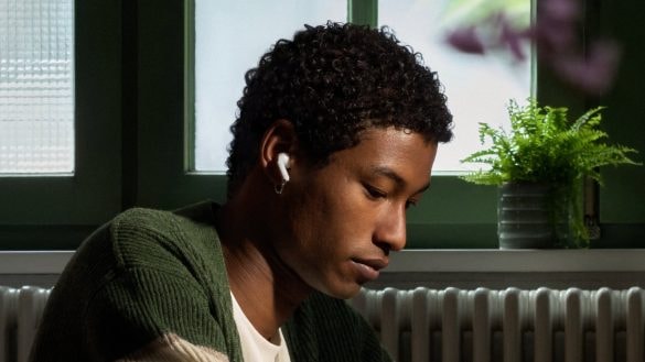 Nové AirPods 5 překvapily. Apple dal ANC i do nejlevnějšího modelu