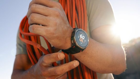 Amazfit T-Rex Dual Solar mají neobvyklý trik. Sluncem se dobíjejí ze dvou stran