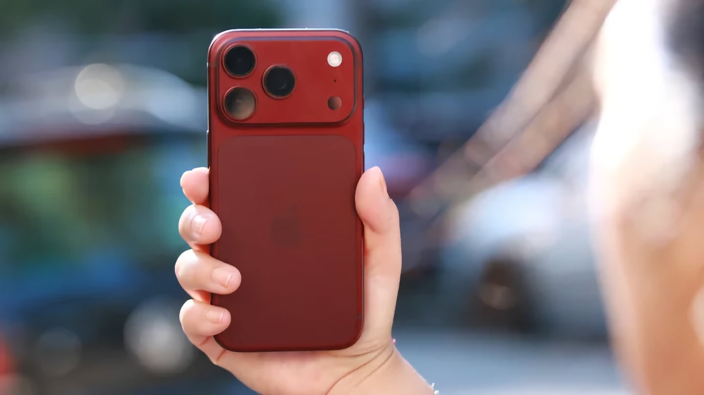 iPhone 18 Pro v ruce | Zdroj: Engadget