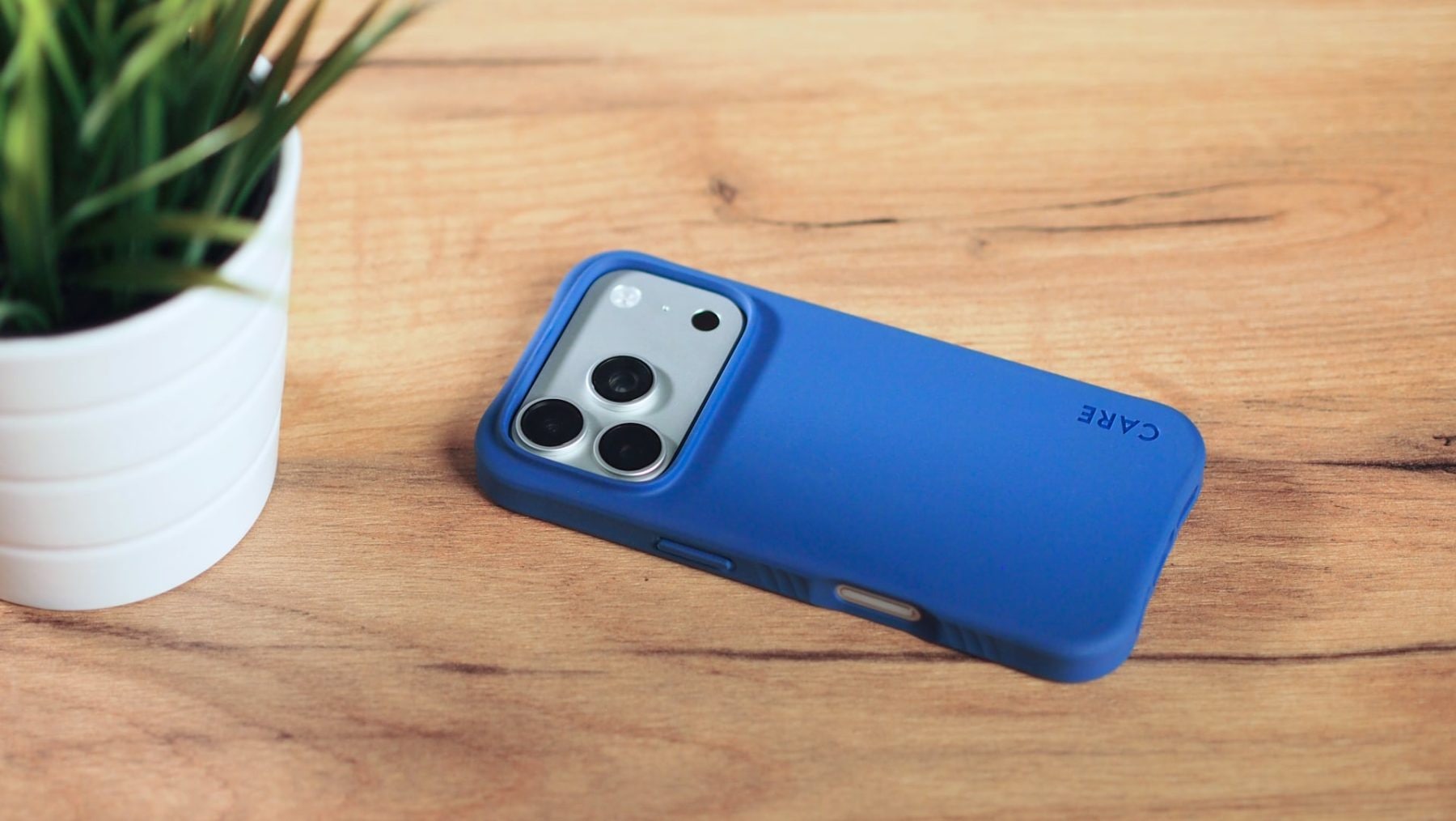 Ochranný kryt od PanzerGlass pro iPhone 18 Pro | Zdroj: Luboš Srb
