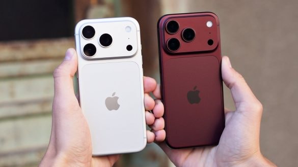 iPhone 18 Pro praská a cvaká. Některým lidem nepomohla ani výměna za nový kus